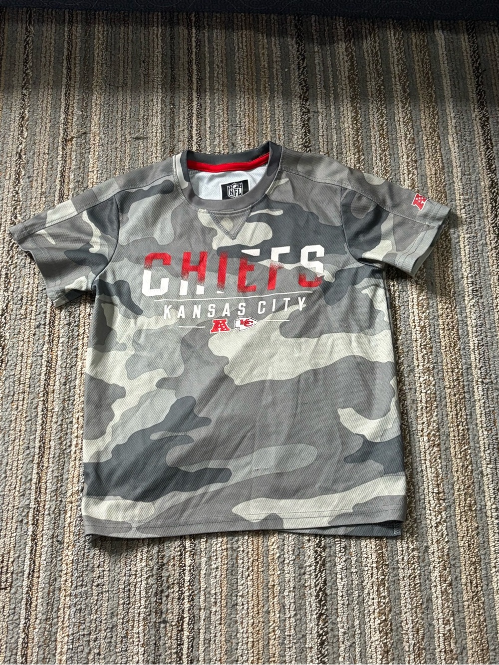 NFL Kansas City Chiefs Gray Camo Short Sleeve Tee with Red Accents